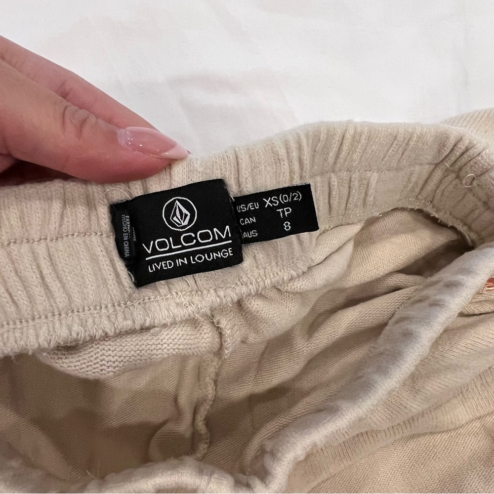Volcom shorts - Picture 2 of 3